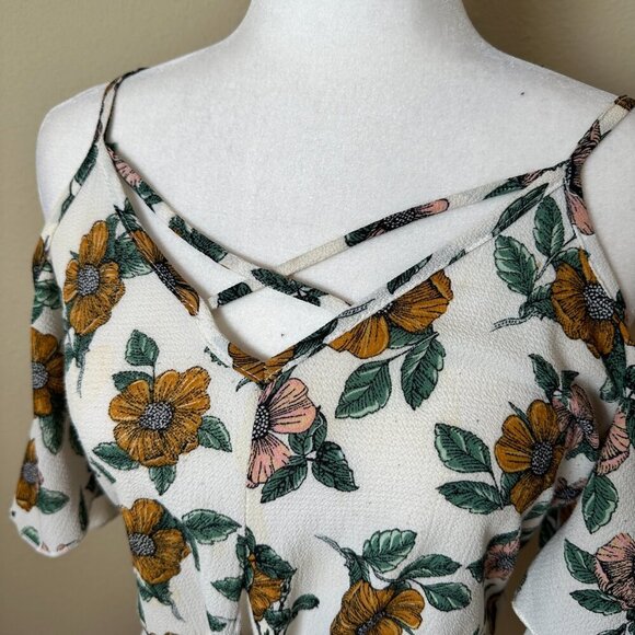 JANUARY 7 Crop Strappy Tie Front Floral Top Size Small - Picture 3 of 8